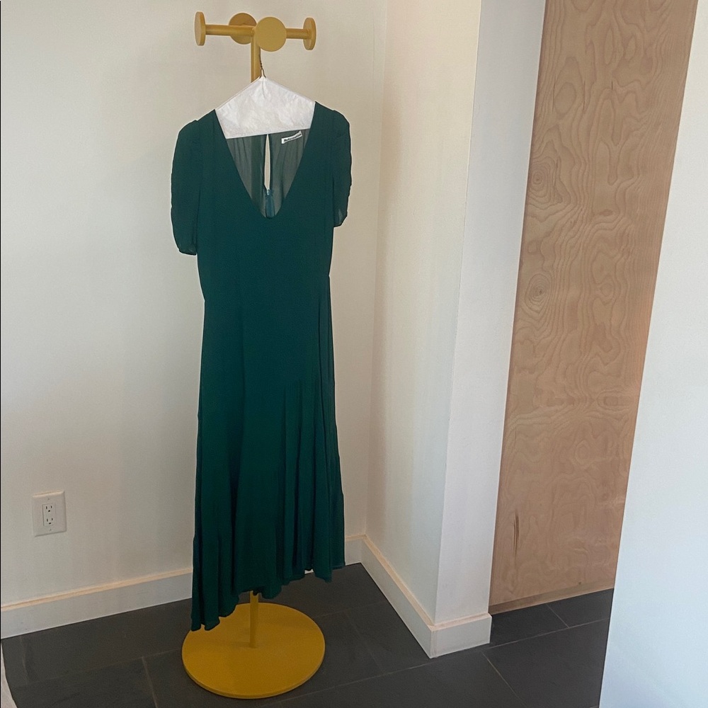 Reformation Cosa Tiered Crepe de Chine
Midi Dress - Picture 5 of 8